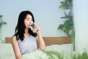 What is the Optimal Amount of Water to Drink upon Waking up in the Morning for Health Benefits